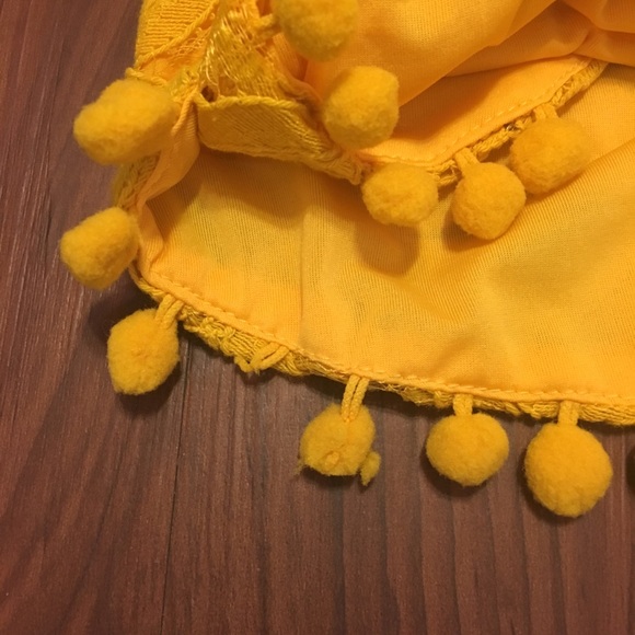 Golden yellow shorts - Picture 3 of 3